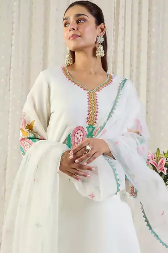 Ethnic Motifs Embroidered V-Neck Thread Work Kurta With Trousers & Dupatta
