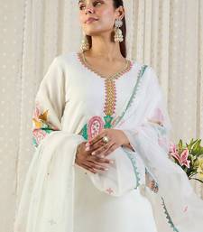 Ethnic Motifs Embroidered V-Neck Thread Work Kurta With Trousers & Dupatta
