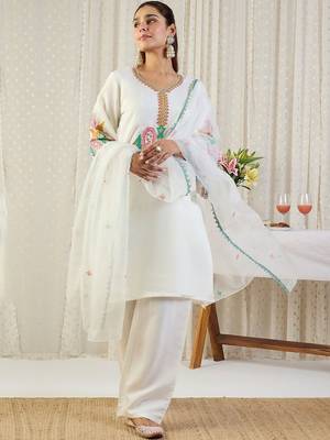 Ethnic Motifs Embroidered V-Neck Thread Work Kurta With Trousers & Dupatta 3