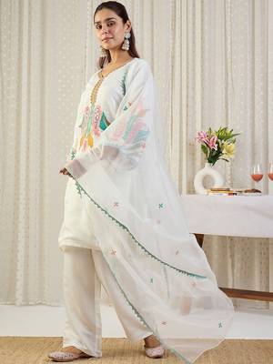 Ethnic Motifs Embroidered V-Neck Thread Work Kurta With Trousers & Dupatta 4