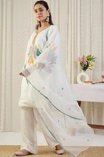 Ethnic Motifs Embroidered V-Neck Thread Work Kurta With Trousers & Dupatta
