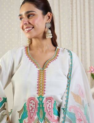 Ethnic Motifs Embroidered V-Neck Thread Work Kurta With Trousers & Dupatta 5