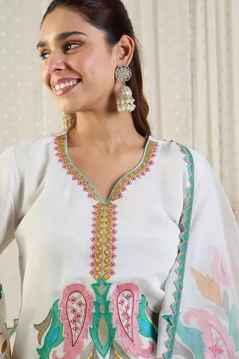 Ethnic Motifs Embroidered V-Neck Thread Work Kurta With Trousers & Dupatta