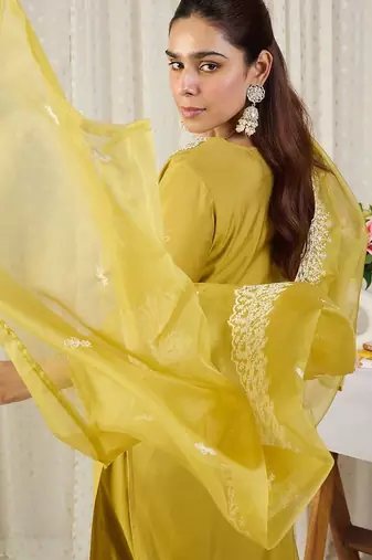 Women Ethnic Motifs Embroidered Regular Kurta with Trousers & With Dupatta