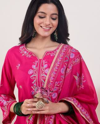 Floral Embroidered Regular Thread Work Kurta With Trousers & Dupatta 2