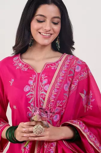Floral Embroidered Regular Thread Work Kurta With Trousers & Dupatta