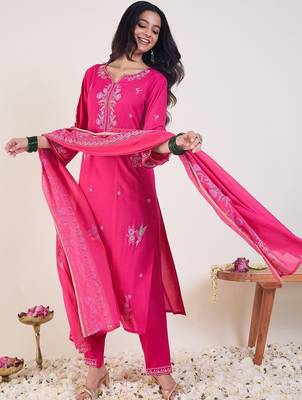 Floral Embroidered Regular Thread Work Kurta With Trousers & Dupatta 4