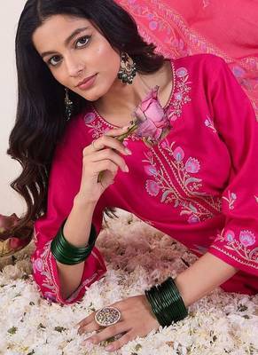 Floral Embroidered Regular Thread Work Kurta With Trousers & Dupatta 5