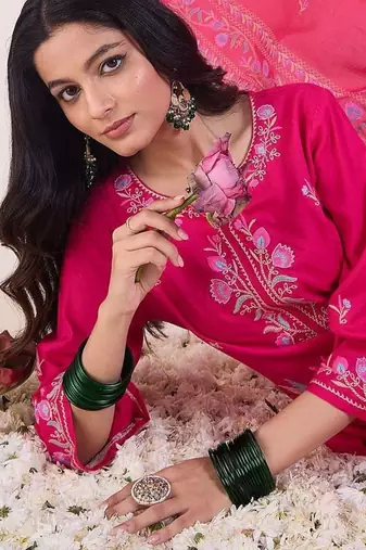 Floral Embroidered Regular Thread Work Kurta With Trousers & Dupatta