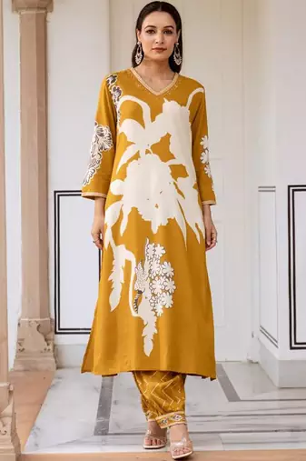 Women Floral Printed Regular Sequinned Kurta with Salwar