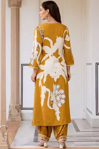 Women Floral Printed Regular Sequinned Kurta with Salwar