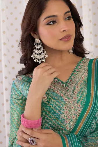 Women Floral Embroidered Regular Sequinned Kurta with Trousers & With Dupatta