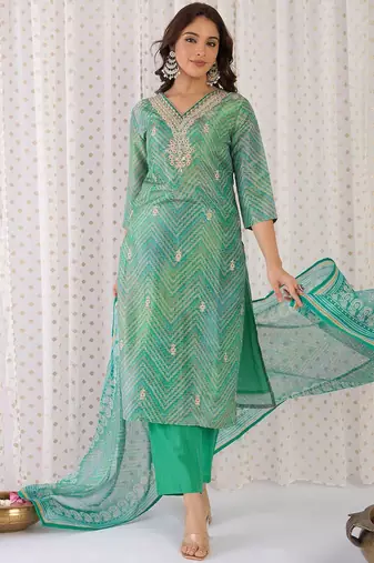 Women Floral Embroidered Regular Sequinned Kurta with Trousers & With Dupatta