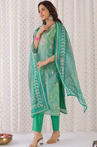 Women Floral Embroidered Regular Sequinned Kurta with Trousers & With Dupatta