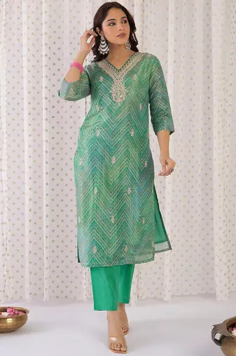 Women Floral Embroidered Regular Sequinned Kurta with Trousers & With Dupatta