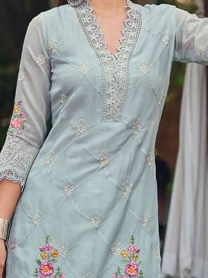 Women Floral Embroidered Regular Thread Work Kurta with Trousers & With Dupatta 2