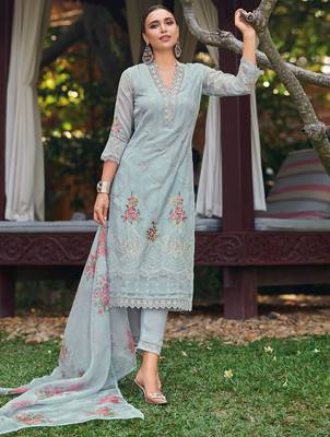 Women Floral Embroidered Regular Thread Work Kurta with Trousers & With Dupatta 3