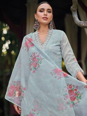 Women Floral Embroidered Regular Thread Work Kurta with Trousers & With Dupatta 5
