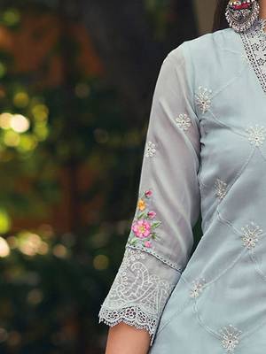 Women Floral Embroidered Regular Thread Work Kurta with Trousers & With Dupatta 6