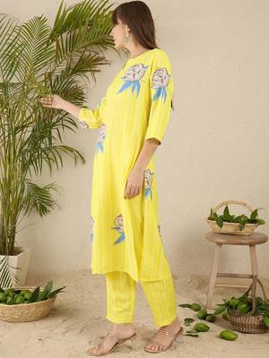 Floral Printed Notch Neck Straight Kurta With Trousers 5