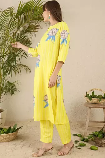 Floral Printed Notch Neck Straight Kurta With Trousers