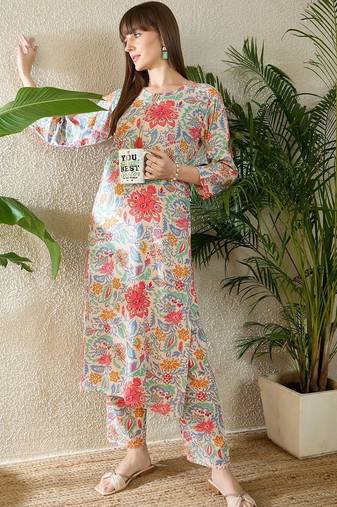 Women Floral Printed Regular Kurta with Trousers
