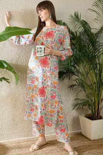 Women Floral Printed Regular Kurta with Trousers
