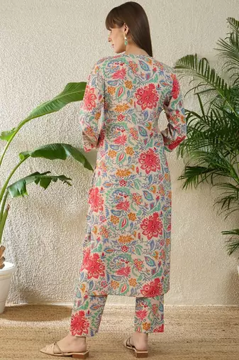 Women Floral Printed Regular Kurta with Trousers