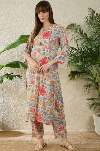 Women Floral Printed Regular Kurta with Trousers