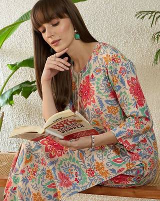 Women Floral Printed Regular Kurta with Trousers 6