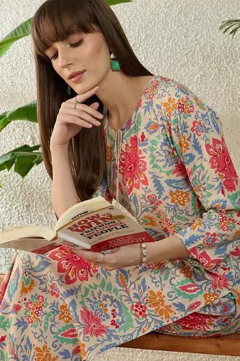 Women Floral Printed Regular Kurta with Trousers