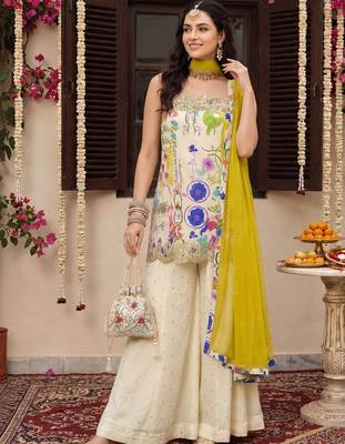 Women Floral Printed Regular Thread Work Kurta with Palazzos & With Dupatta 1