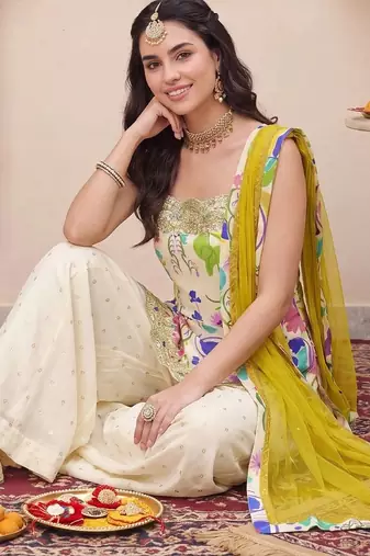 Women Floral Printed Regular Thread Work Kurta with Palazzos & With Dupatta