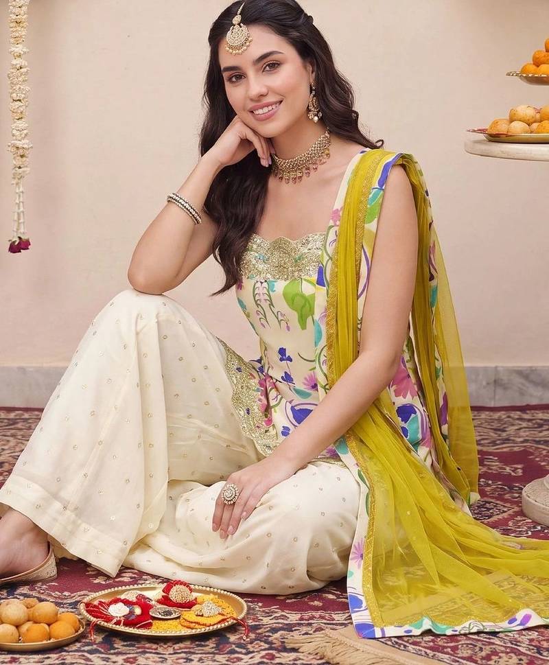 Women Floral Printed Regular Thread Work Kurta with Palazzos & With Dupatta