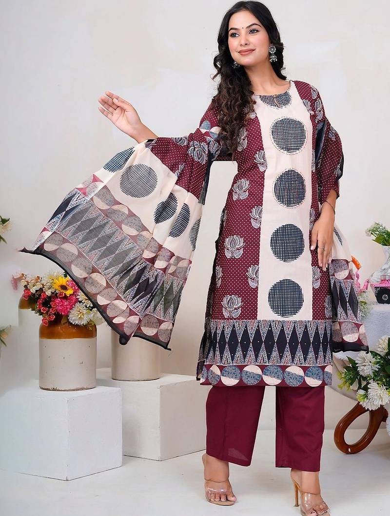 Women Floral Printed Regular Thread Work Pure Cotton Kurta with Trousers & With Dupatta