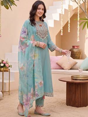 women ethnic motifs embroidered regular thread work kurta with trousers & with dupatta 3