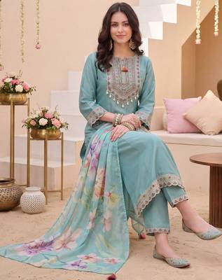 women ethnic motifs embroidered regular thread work kurta with trousers & with dupatta 5