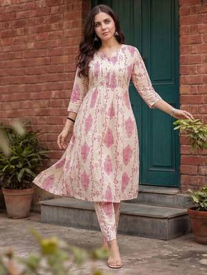 Women Floral Printed Regular Pure Cotton Kurta with Trousers 1