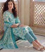 Women Floral Printed Regular Beads and Stones Kurta with Trousers & With Dupatta