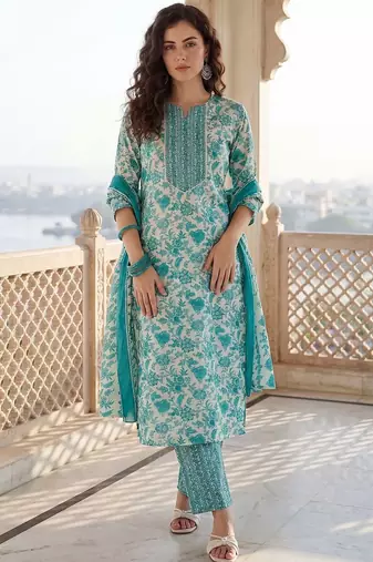 Women Floral Printed Regular Beads and Stones Kurta with Trousers & With Dupatta