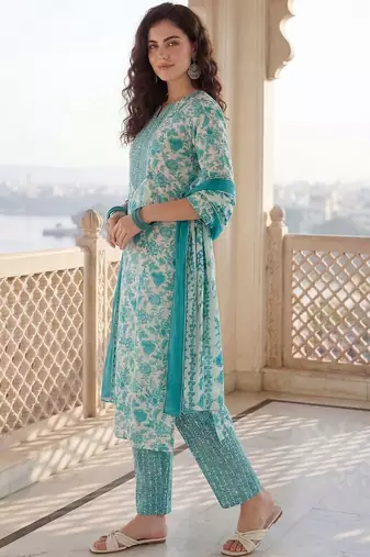 Women Floral Printed Regular Beads and Stones Kurta with Trousers & With Dupatta