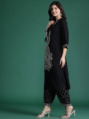 Printed Beads and Stones Detail Kurta with Trousers 5