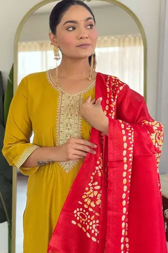 Women Ethnic Motifs Embroidered Regular Sequinned Kurta with Trousers & With Dupatta