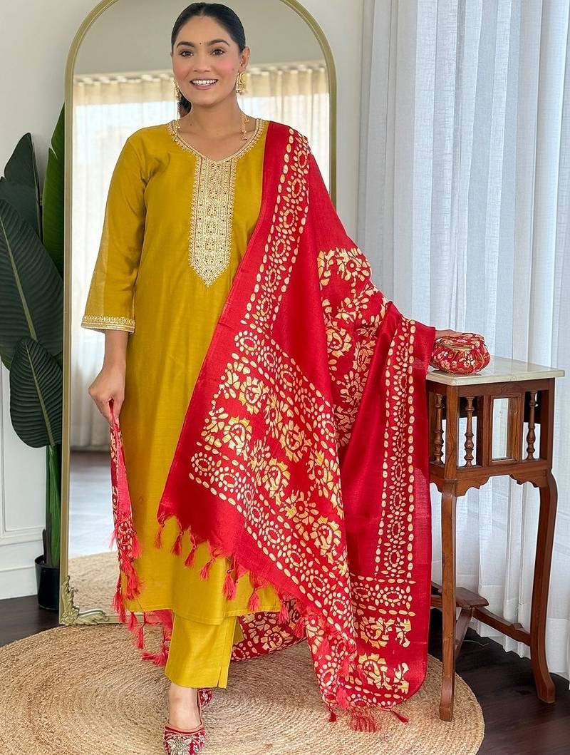 Women Ethnic Motifs Embroidered Regular Sequinned Kurta with Trousers & With Dupatta