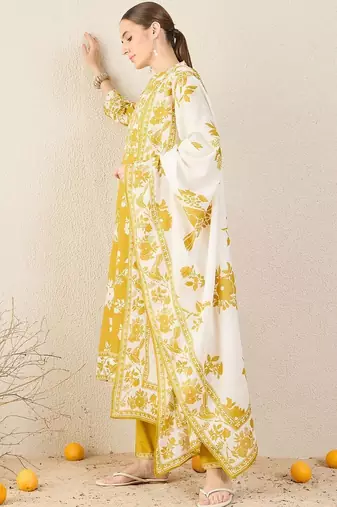 Women Floral Printed Regular Pure Cotton Kurta with Trousers & With Dupatta