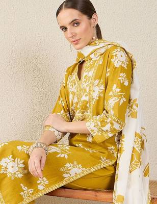 Women Floral Printed Regular Pure Cotton Kurta with Trousers & With Dupatta 5