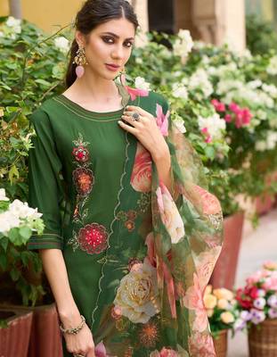 Floral Embroidered Regular Thread Work Straight Kurta with Trousers & Dupatta 2