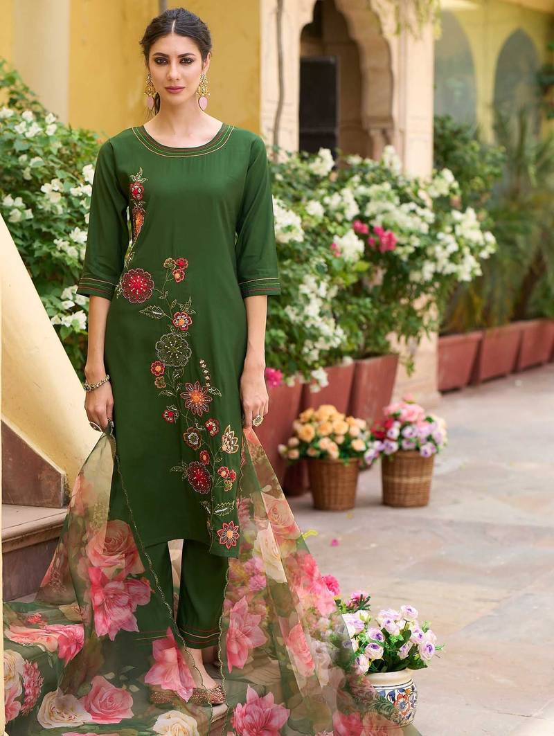 Floral Embroidered Regular Thread Work Straight Kurta with Trousers & Dupatta