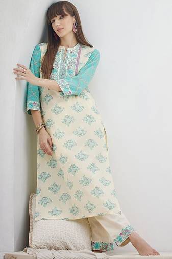 Women Floral Printed Regular Beads and Stones Pure Cotton Kurta with Trousers