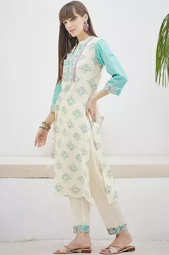 Women Floral Printed Regular Beads and Stones Pure Cotton Kurta with Trousers